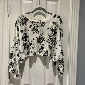 Urban Outfitters flower crop henley top size small